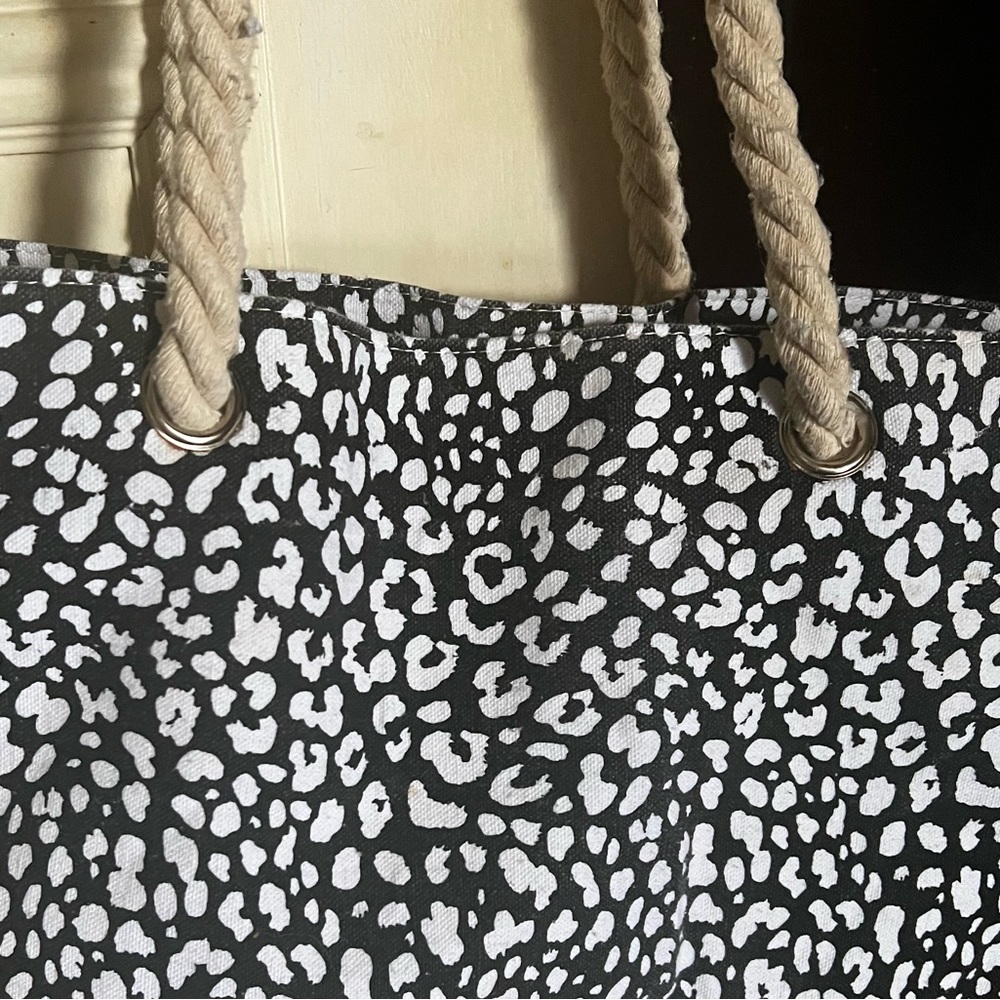Autograph brand beach bag. Black and white with rope handles. Used. - Picture 2 of 10